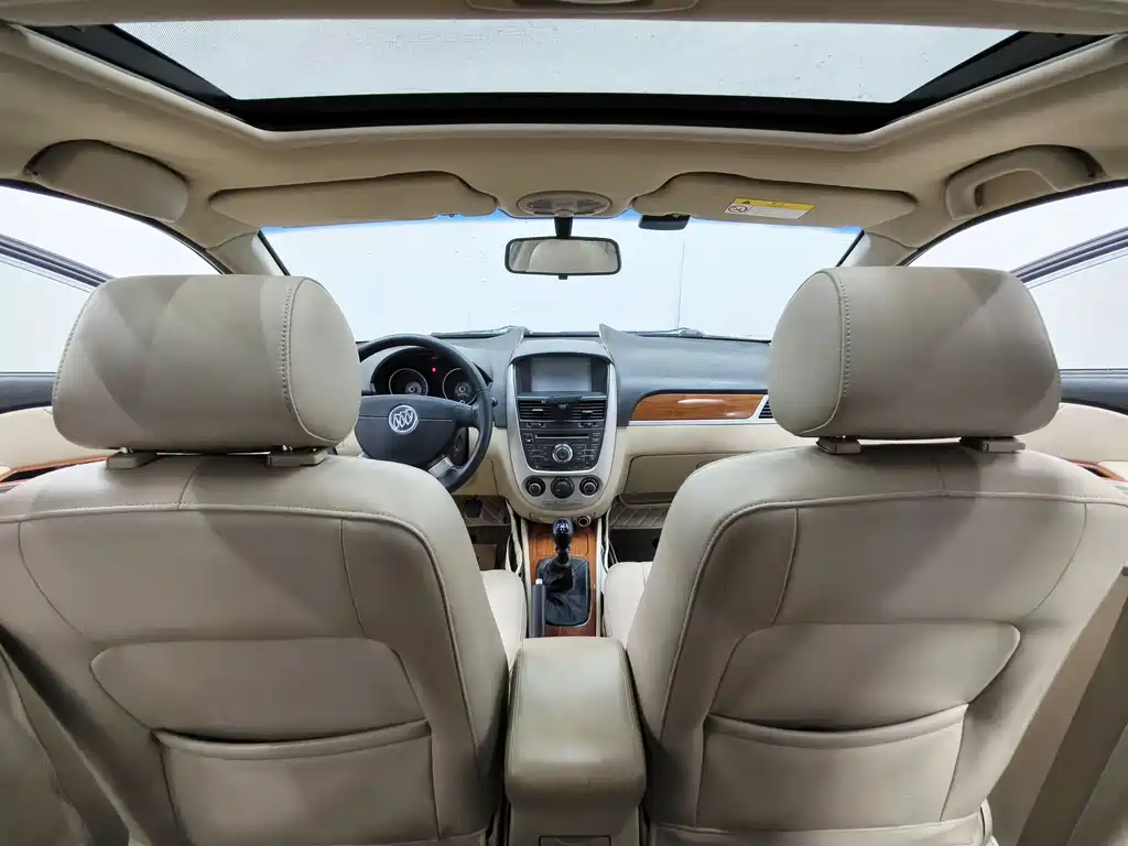 Buick Excelle 2015 — фото 10