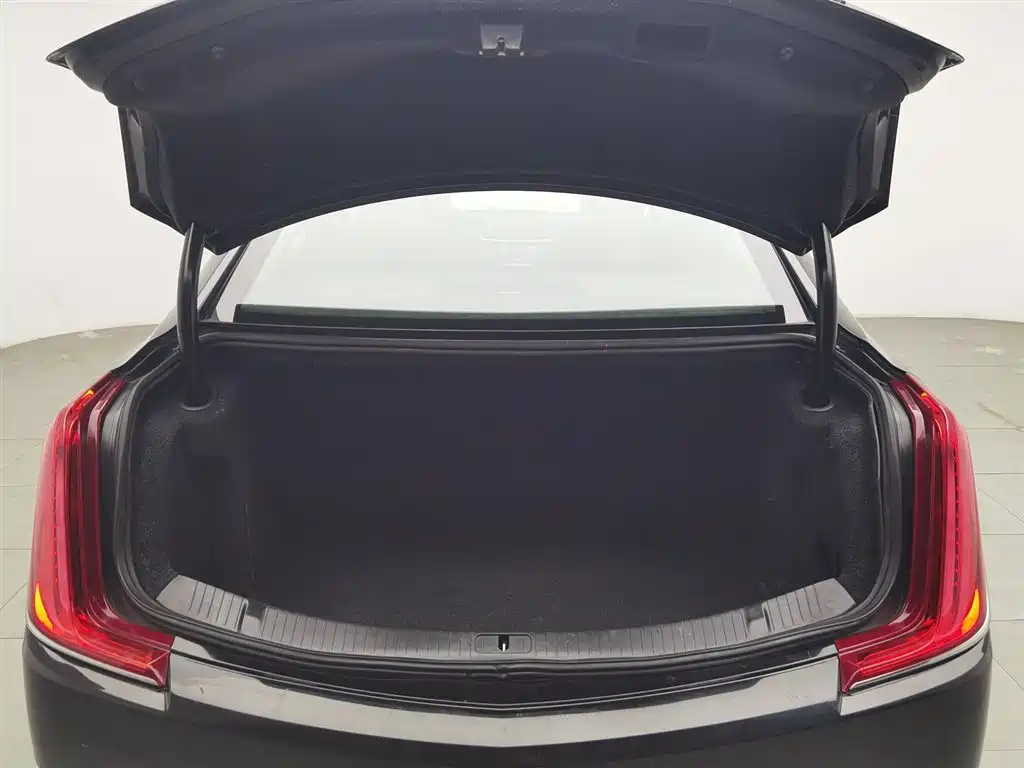 Cadillac XTS 2019 — фото 16