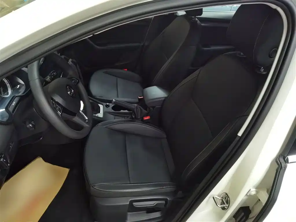Skoda Octavia 2023 — фото 11