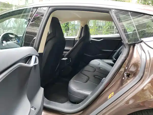 Tesla Model S 2015