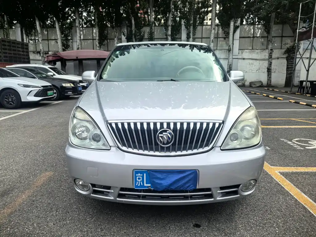 Buick GL8 2012