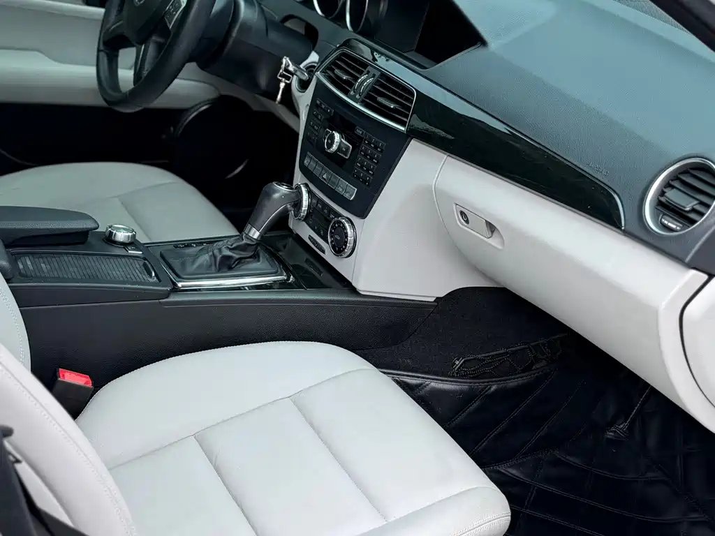Mercedes-Benz C-Class 2012 — фото 13