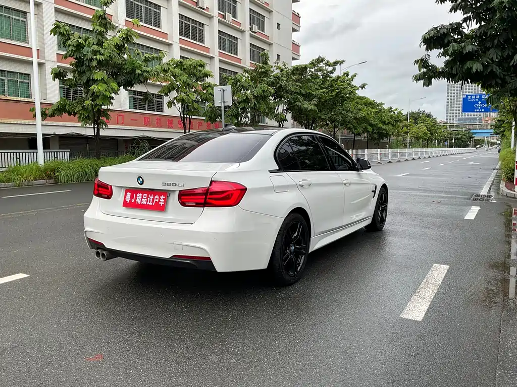 BMW 3 Series 2019 — фото 13