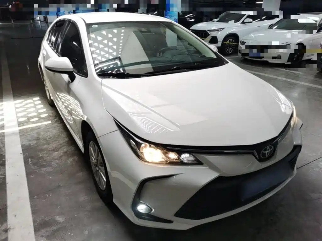 Toyota Corolla 2023 — фото 4