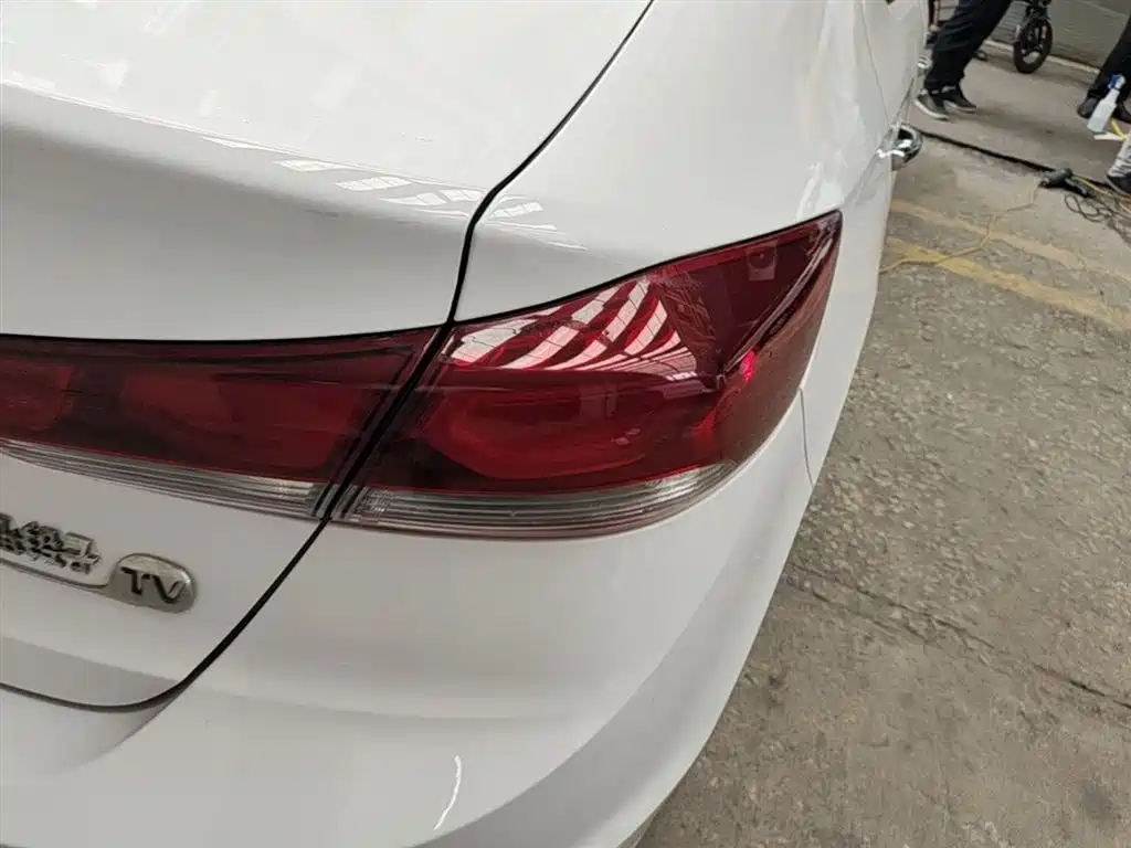 Hyundai Elantra 2019 — фото 23