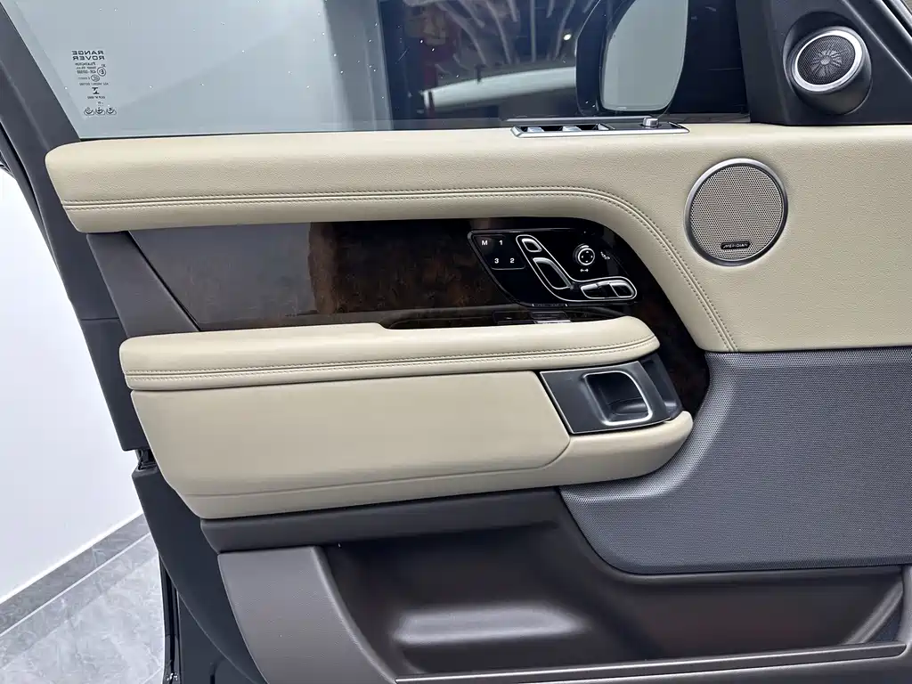 Land Rover Range Rover 2022 — фото 19