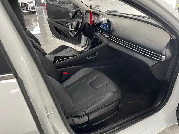 Hyundai Elantra 2023