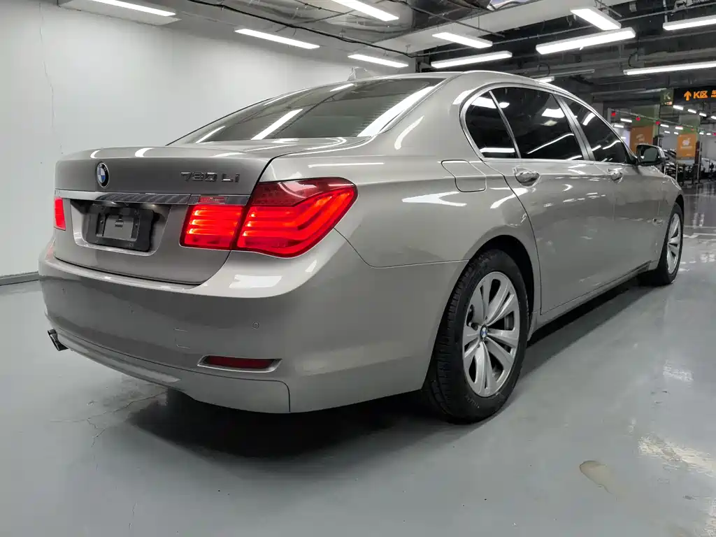 BMW 7 Series 2011 — фото 15