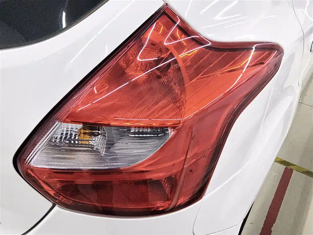 Ford Focus 2015 — фото 8