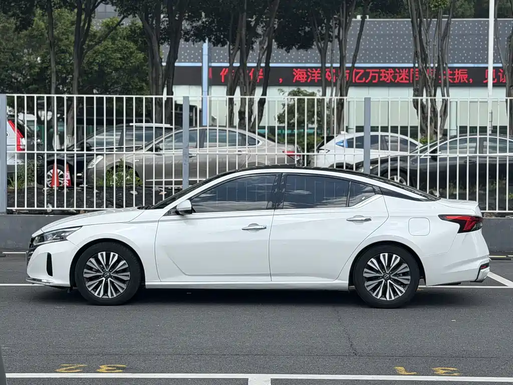 Nissan Teana 2023