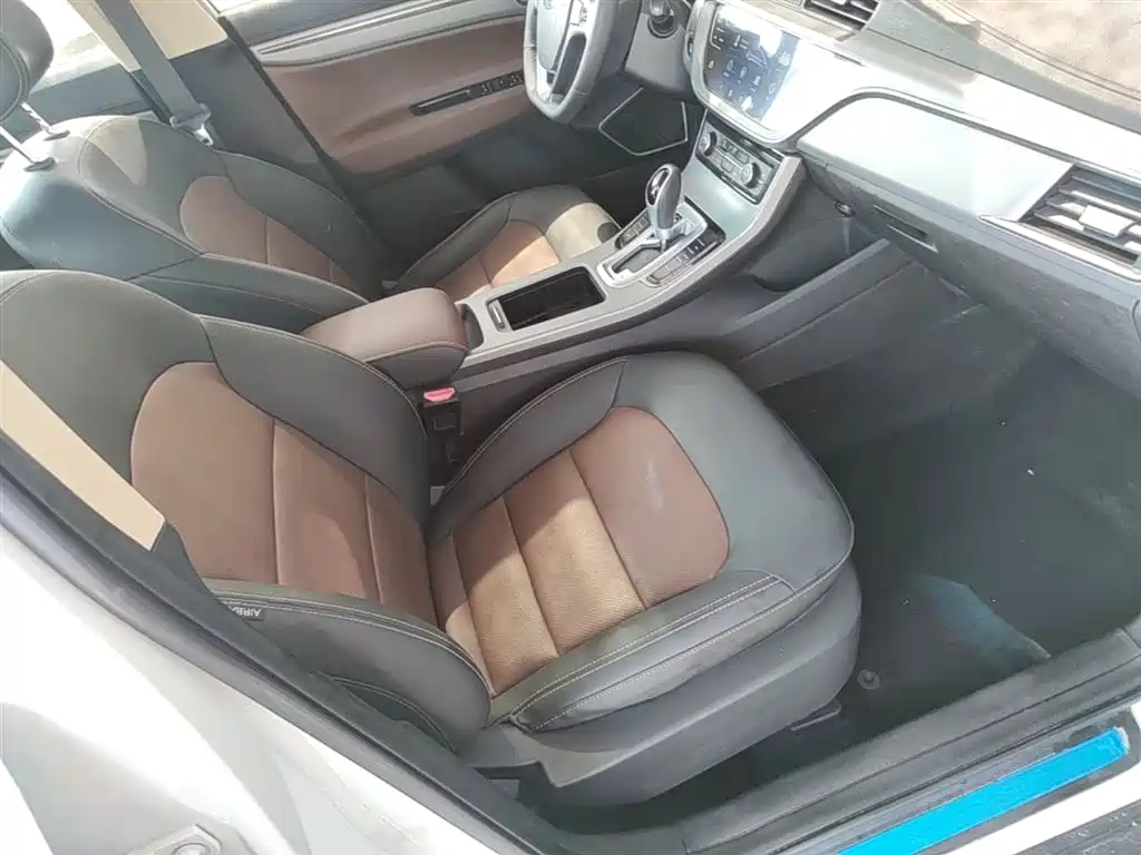 Geely Emgrand GS 2019 — фото 25