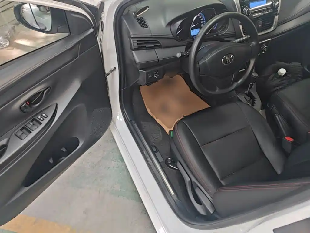 Toyota Yaris L 2017 — фото 16