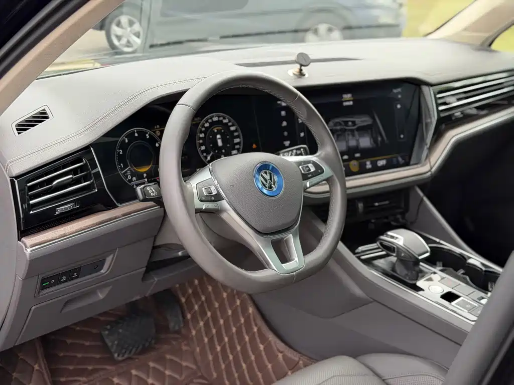 Volkswagen Touareg 2019 — фото 12
