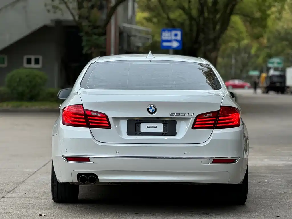 BMW 5 Series 2016 — фото 5