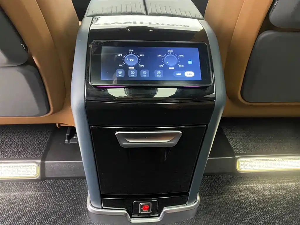 Toyota Granvia — фото 23