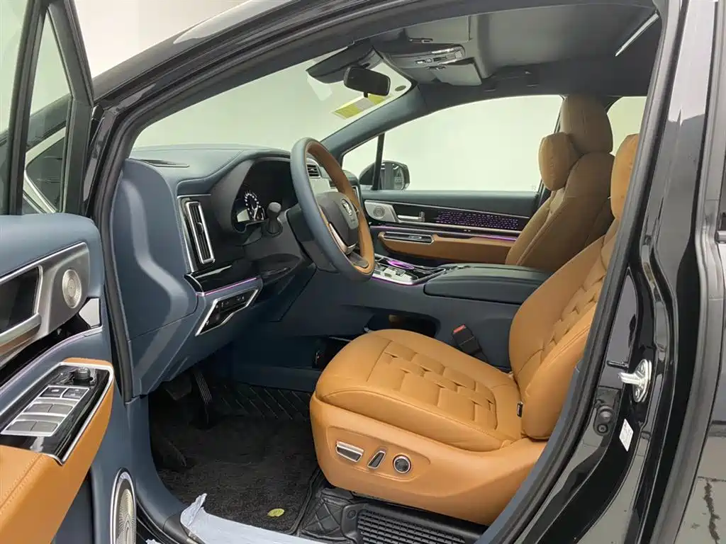 Toyota Granvia — фото 18