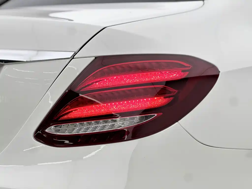 Mercedes-Benz E-Class 2020 — фото 14