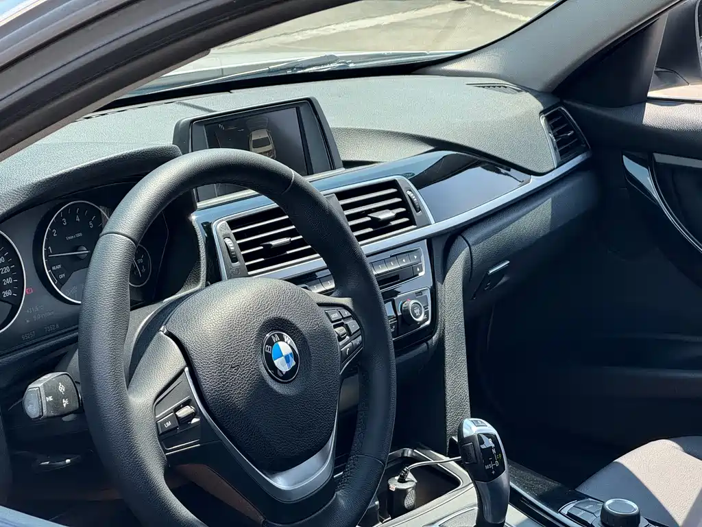 BMW 3 Series 2017 — фото 11