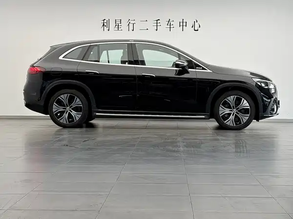 Mercedes-Benz EQE SUV 2025