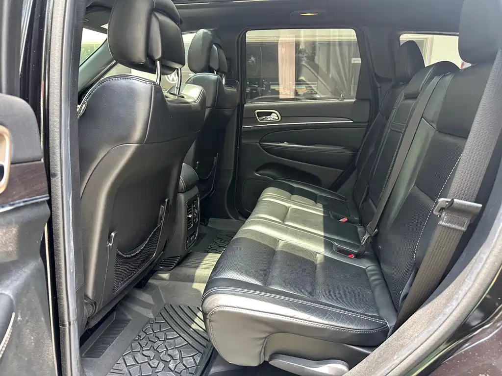 Jeep Grand Cherokee 2015 — фото 11