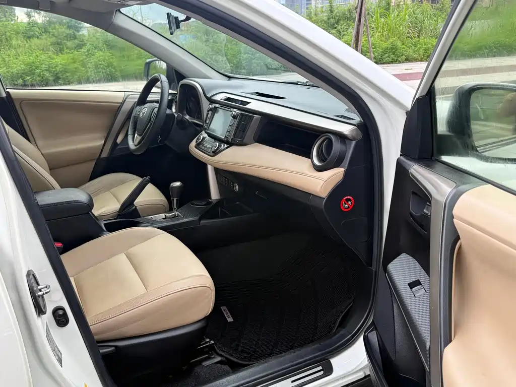 Toyota RAV4 2015 — фото 11