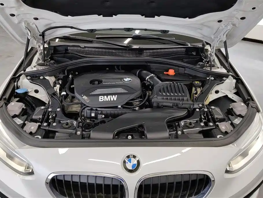 BMW 1 Series 2019 — фото 10