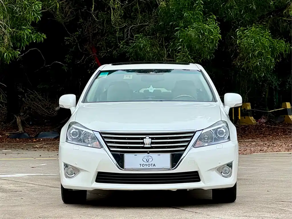 Toyota Crown 2015 — фото 2