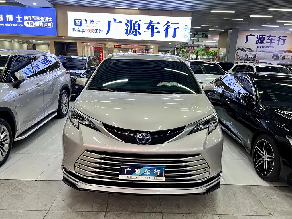 Toyota Sienna 2022 — фото 2