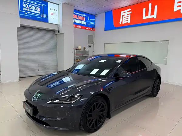 Tesla Model 3 2024