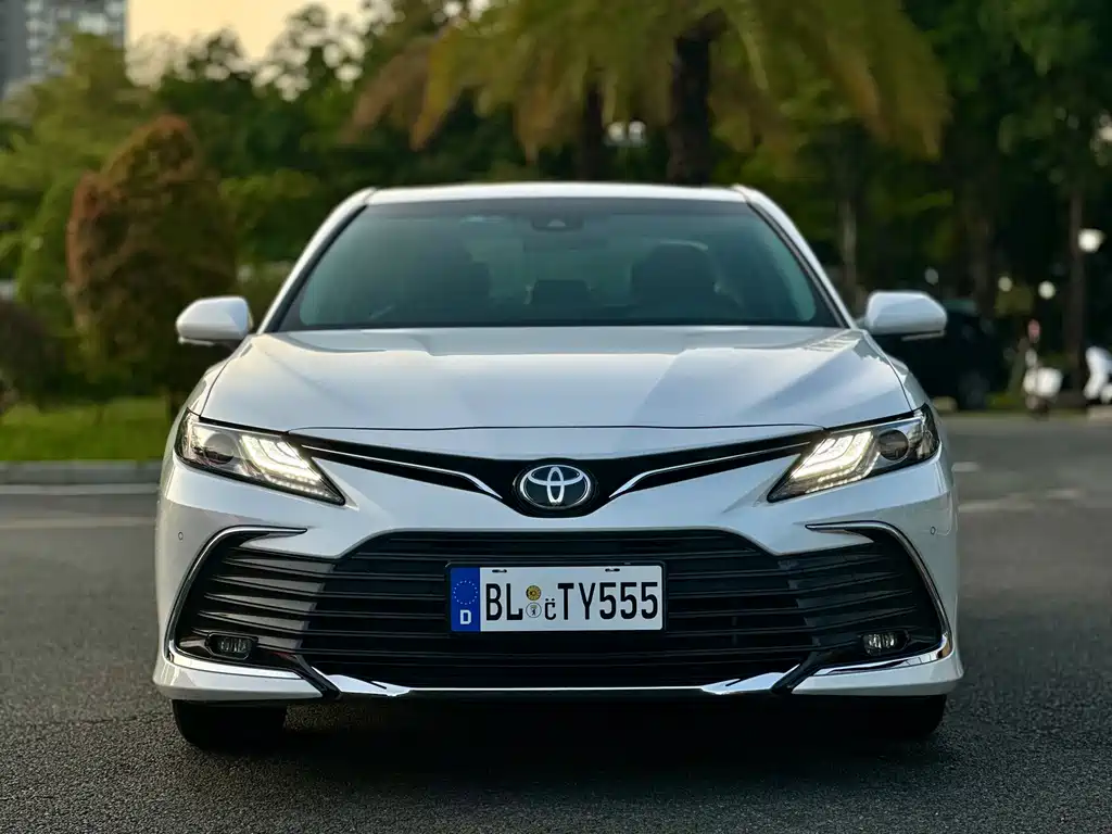 Toyota Camry 2024 — фото 2