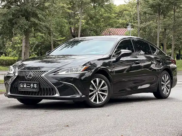 Lexus ES 2020