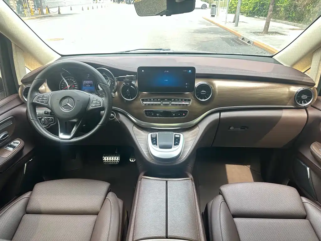 Mercedes-Benz V-Class 2023 — фото 18
