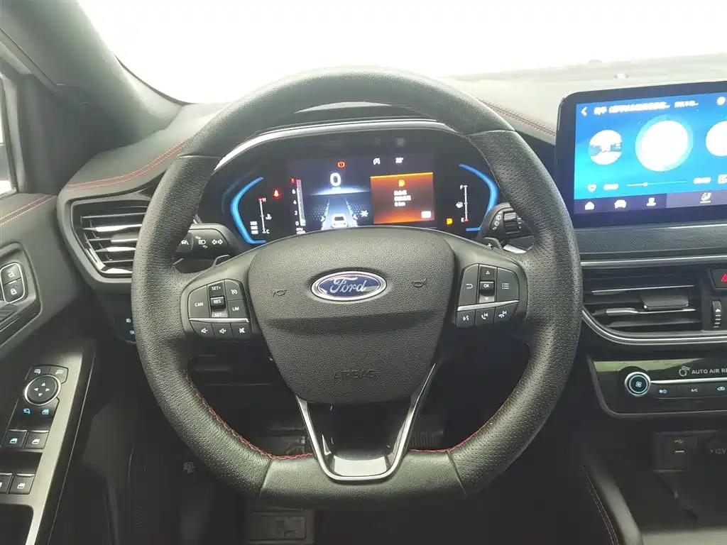 Ford Focus 2021 — фото 11