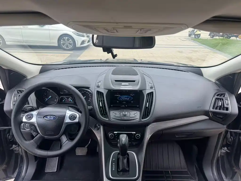 Ford Kuga 2015 — фото 22