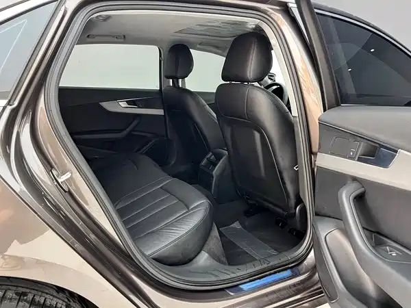 Audi A4L 2018