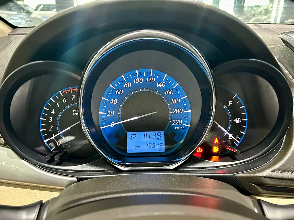 Toyota Yaris L 2014 — фото 14