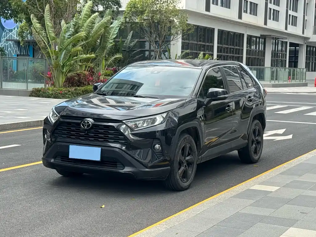 Toyota RAV4 2020 — фото 1