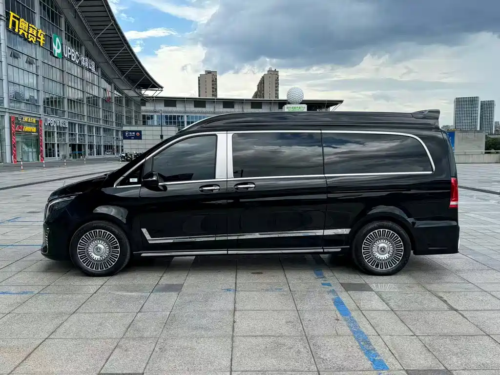 Mercedes-Benz V-Class 2023 — фото 4