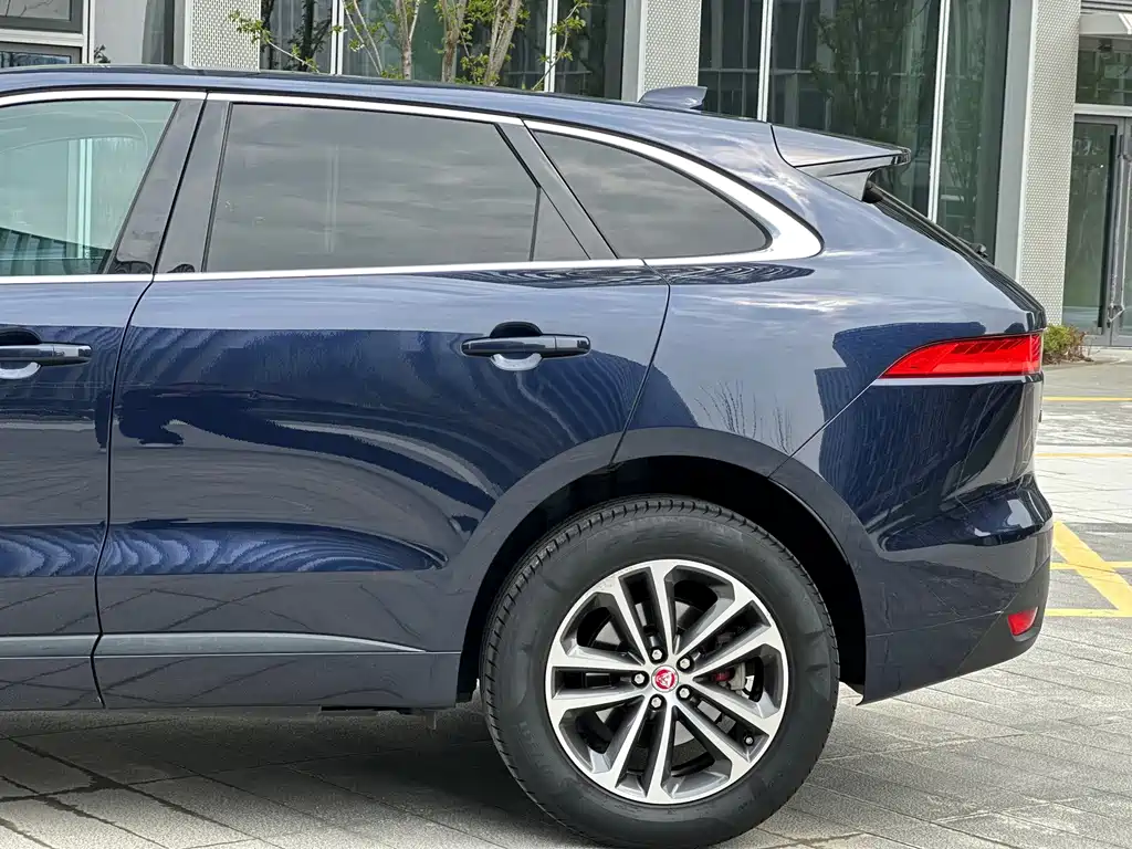 Jaguar F-PACE 2018 — фото 38