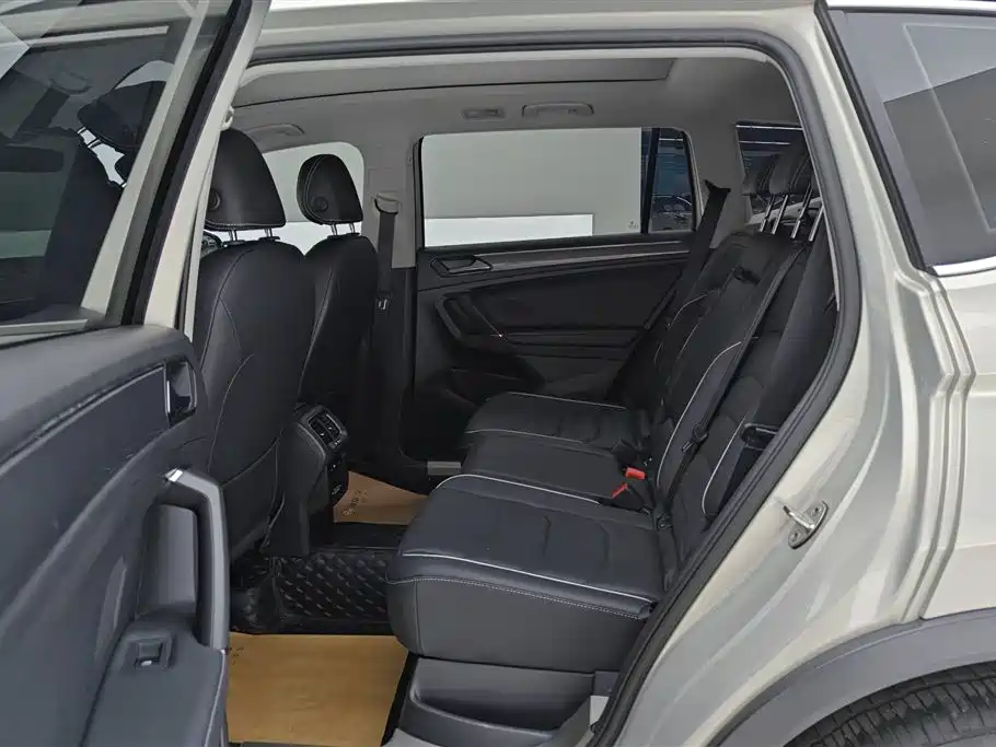 Volkswagen Tiguan L 2021 — фото 11