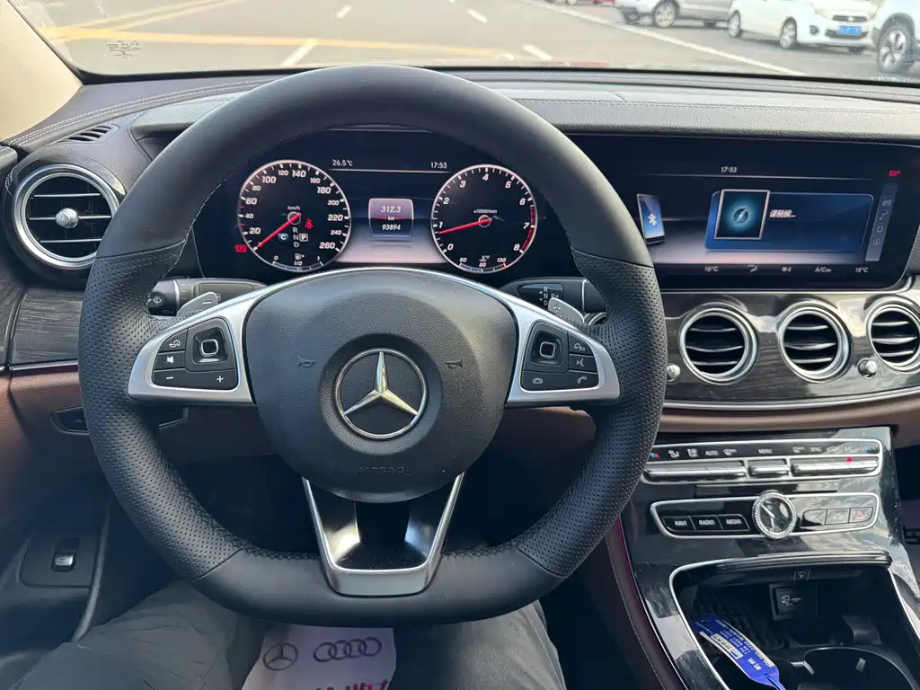 Mercedes-Benz E-Class 2018 — фото 13