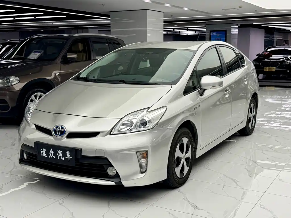 Toyota Prius 2012 — фото 1