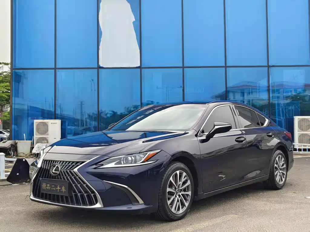 Lexus ES 2022 — фото 1