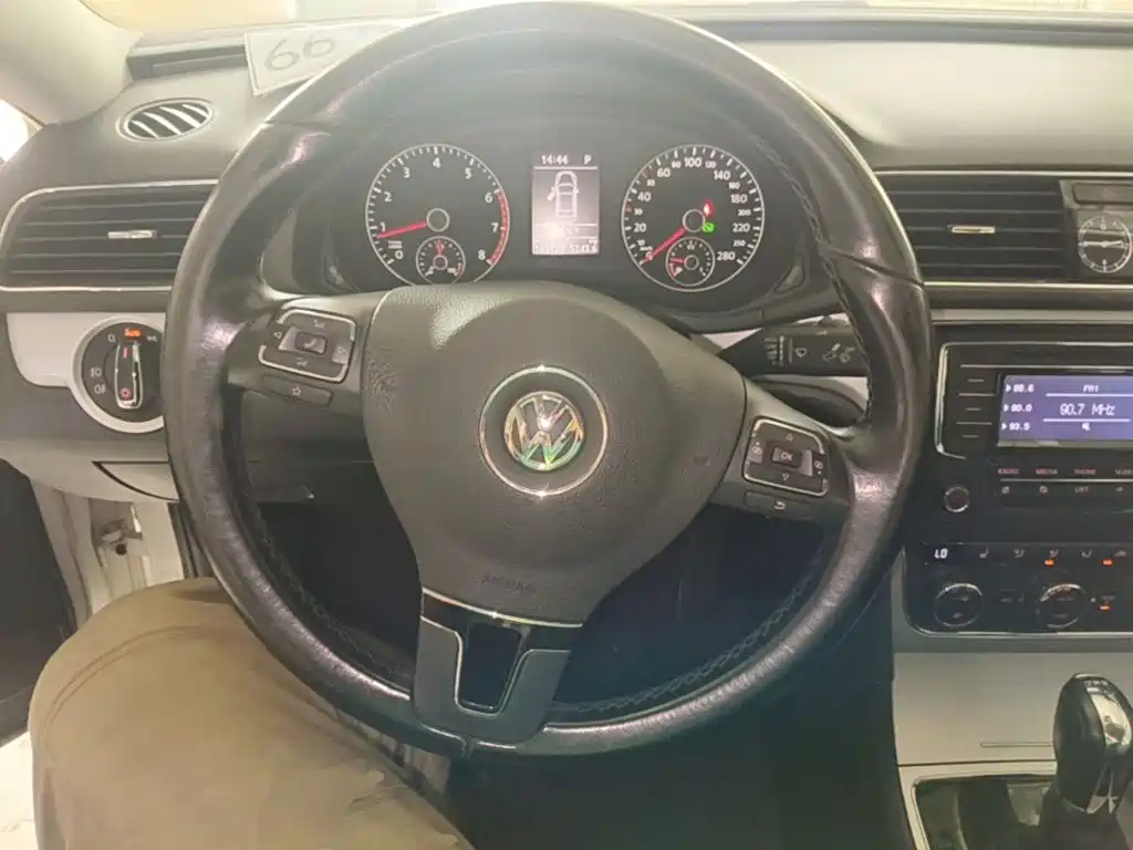 Volkswagen Passat 2015 — фото 10