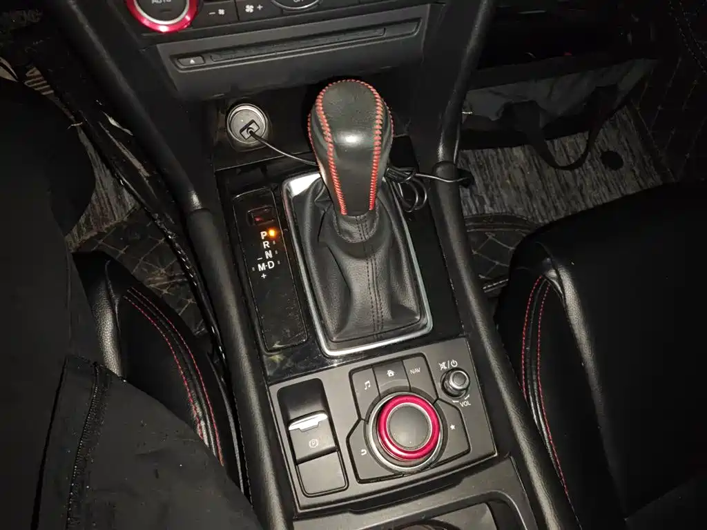 Mazda 3 Axela 2017 — фото 10