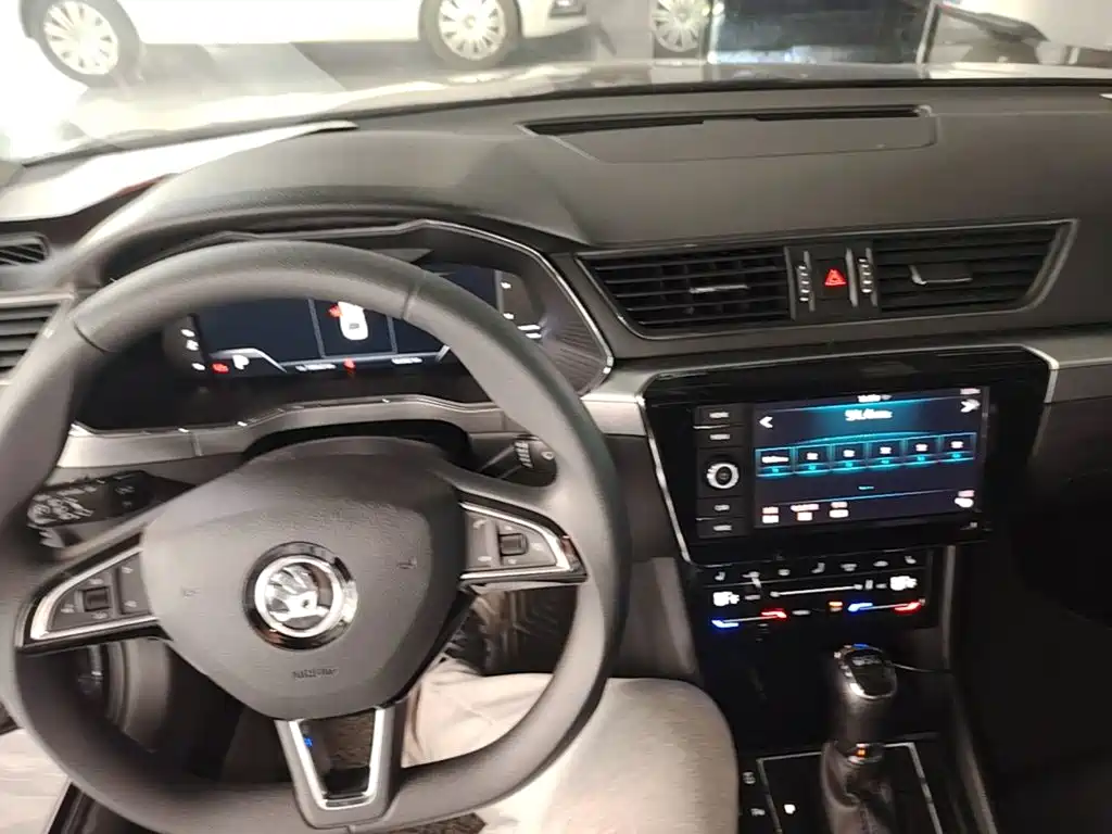Skoda Superb 2020 — фото 10
