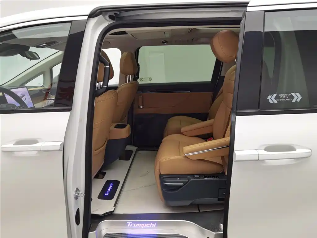 GAC Motor E8 PHEV 2024 — фото 15