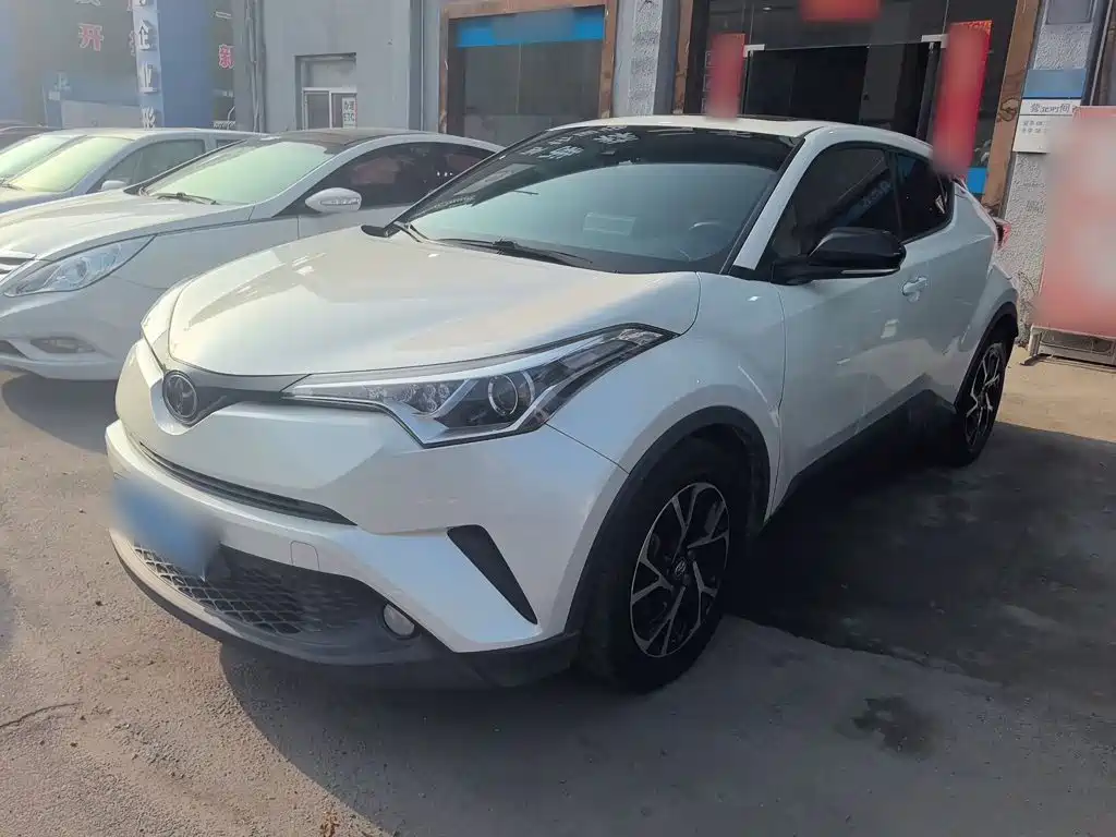 Toyota C-HR 2019 — фото 1