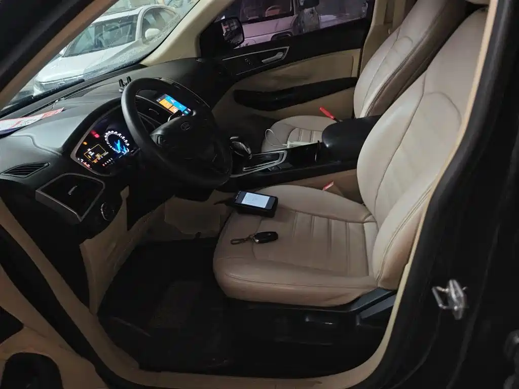 Ford Edge 2016 — фото 15