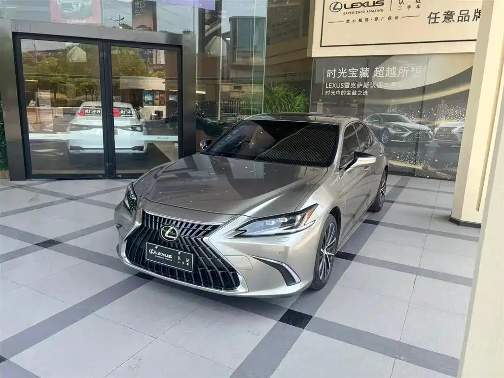 Lexus ES 2023 — фото 1